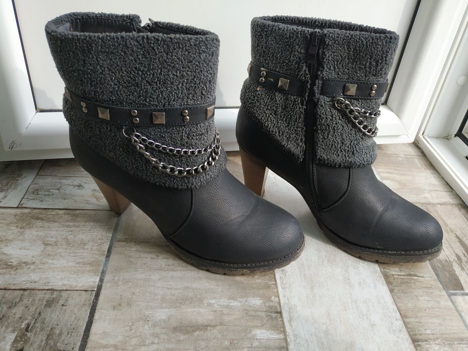 Дамски ботуши на висок ток