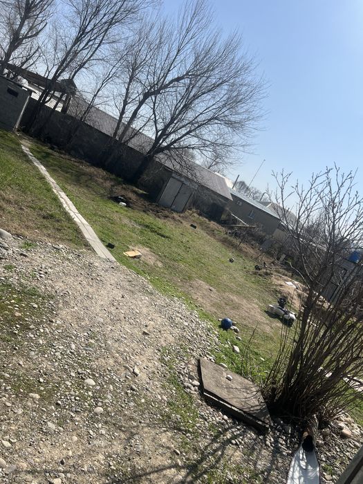 Дом продается в хорошем раионе.