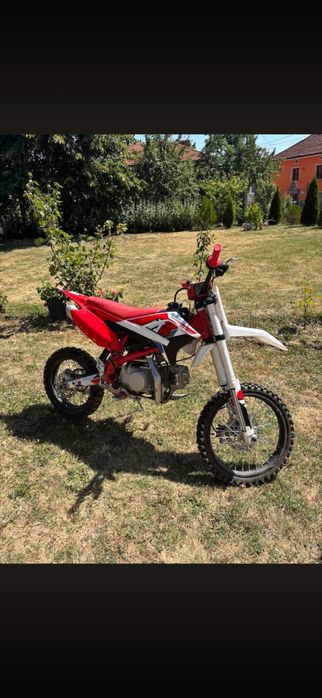 Продава се кросов мотор 150