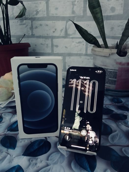iPhone 12 с каробкой