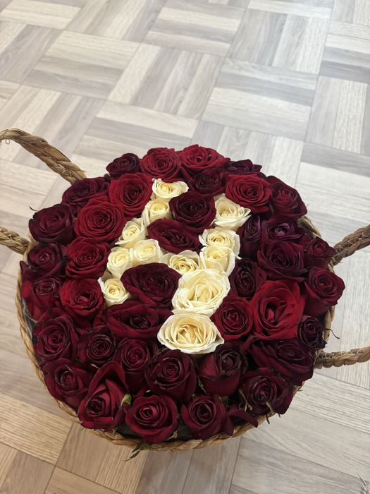 Букет из 51 розы с буквой Н