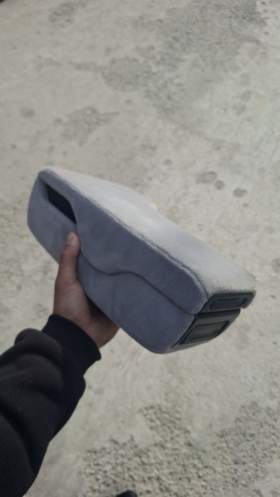 Подлокотник Audi 100 c4 a6