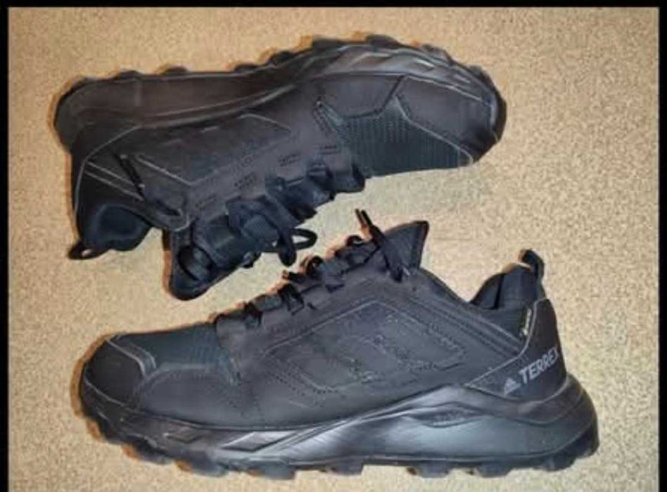 Оригинални обувки Adidas  Gore-Tex, 44 номер