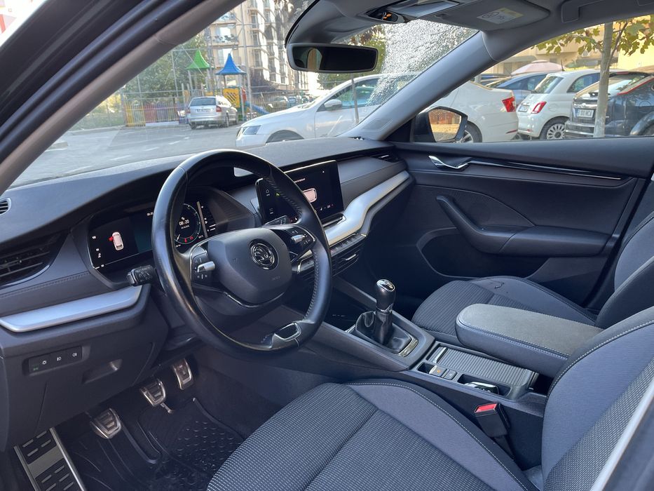 Skoda Octavia 2021 Diesel 2.0 manual incalzire scaune bord digital senzori parcare recunoastere semne faruri led geamuri privacy navigatie mare