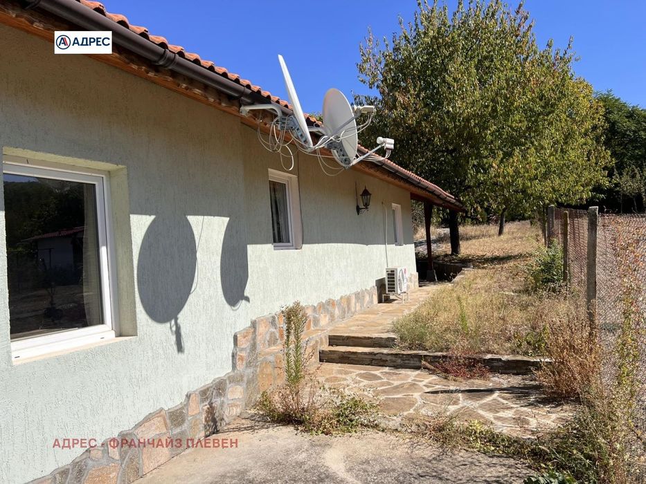 Продава се Къща в Ловеч, Промишлена зона - 82 кв.м за 811 €/кв.м - Снимка #1