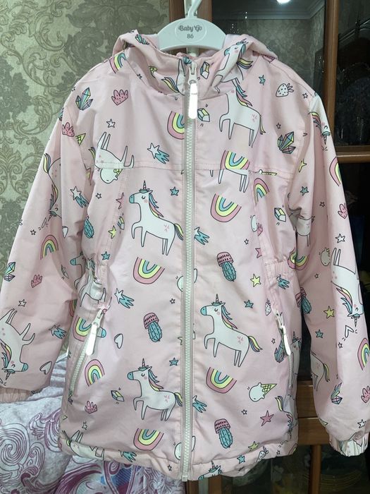 Продам куртку на девочку