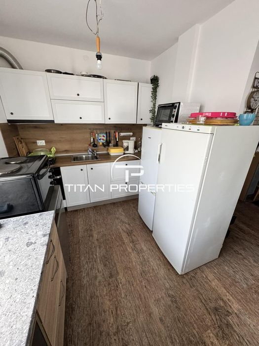 Двуетажна Къща с голям двор и красива панорама в с. Александрово