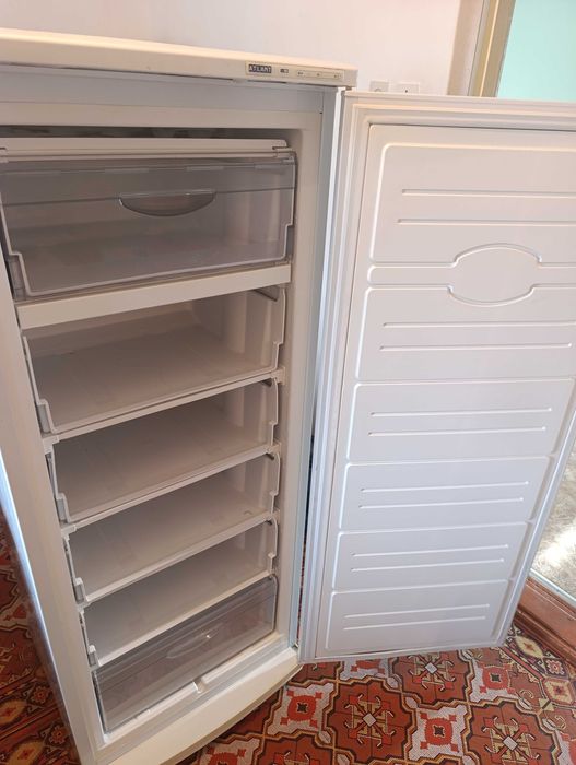 Продам Морозилник