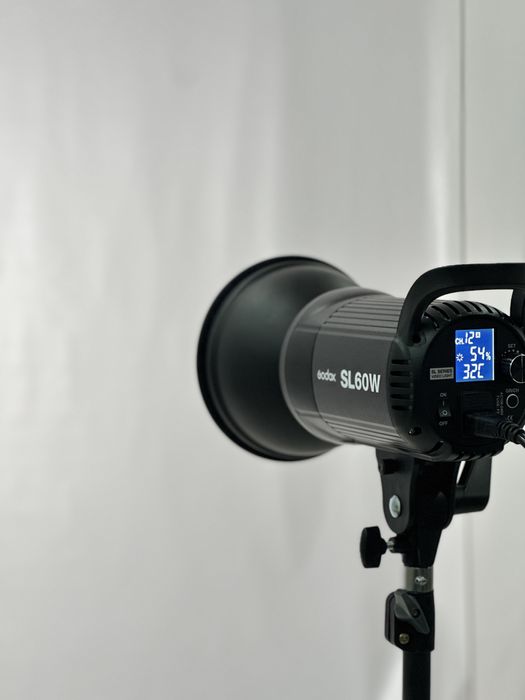 Источник света Godox SL60W+усиленный штатив