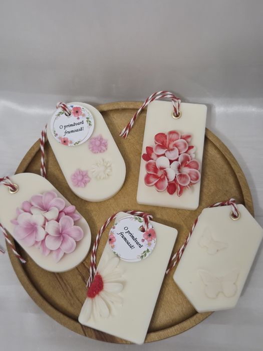 Martisoare parfumate din ceară naturală de soia