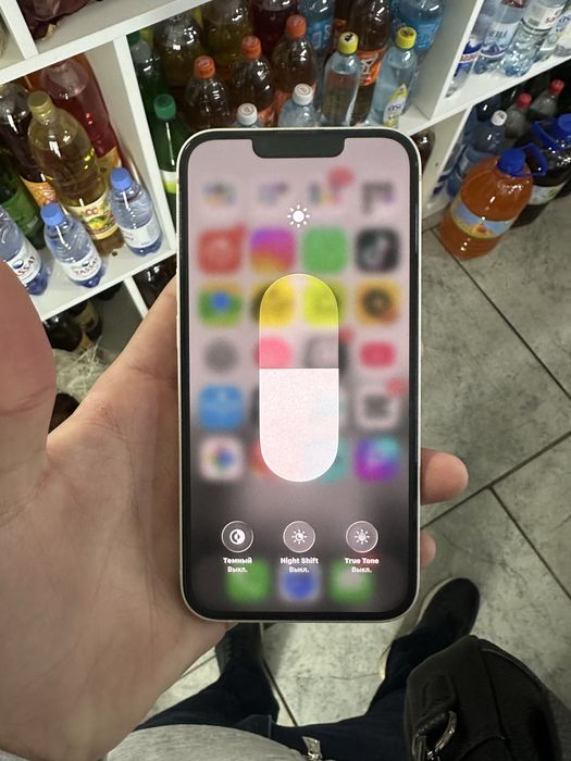 iPhone 13 в белом цвете