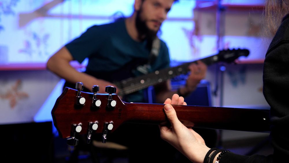 Inkmusic.ro - scoala privata de muzica, cauta in Sibiu profesori colaboratori de muzica (percutie, chitara, pian, canto)