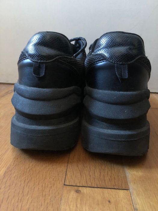 Bershka маратонки