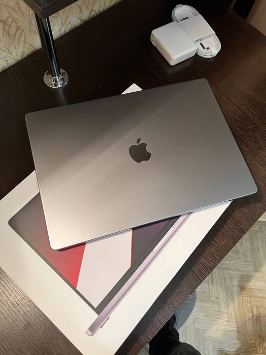 MacBook Pro 16” M1 Pro 16gb ram/500gb ssd