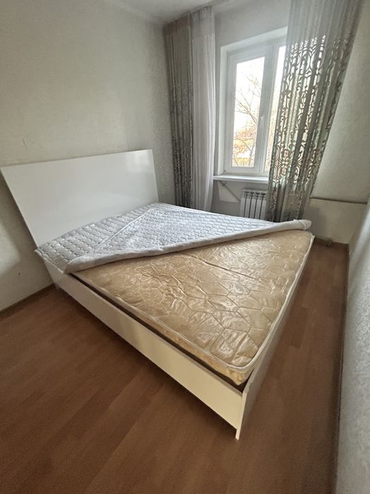 Продам кровать с матрасом