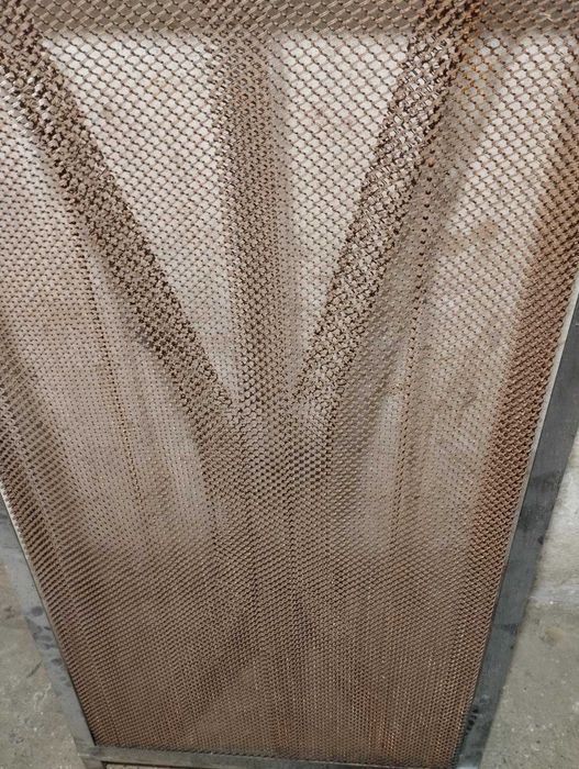 Детско ретро легло с ръчно изрисувани табли.