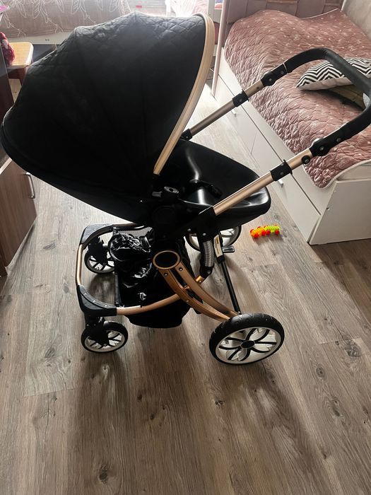 Продам коляску, пользовались дома месяц