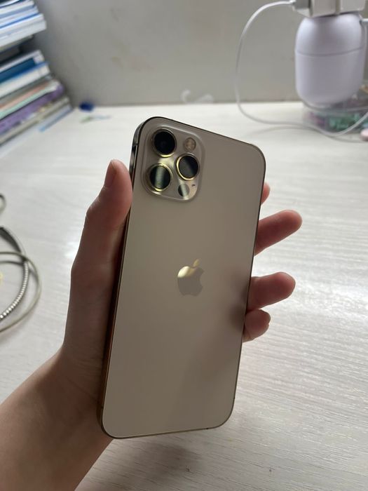 Айфон 12 про золотой