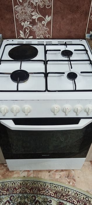 Продам газовую плиту