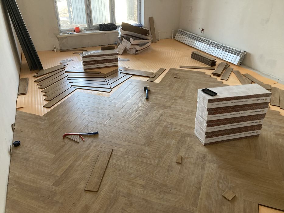 Укладка ламината! Установка плинтуса!