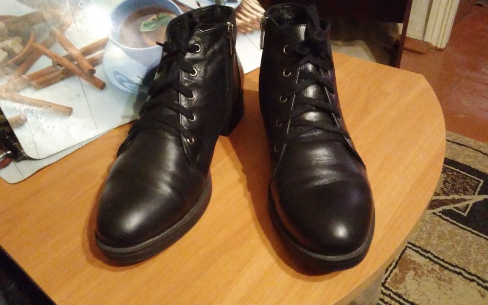 Продам женскую зимнюю обувь