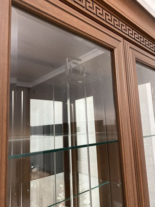 Продам витрину сервант