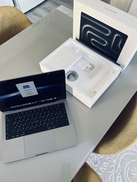 Macbook pro 2023 , 512 GB , M3