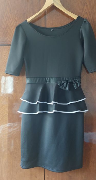 Черна елегантна рокля