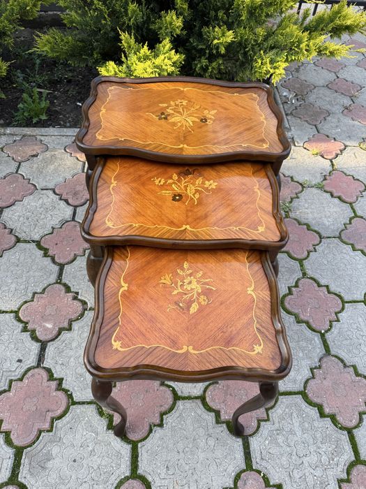 Set 3 masute deosebite din lemn cu intarsii florale