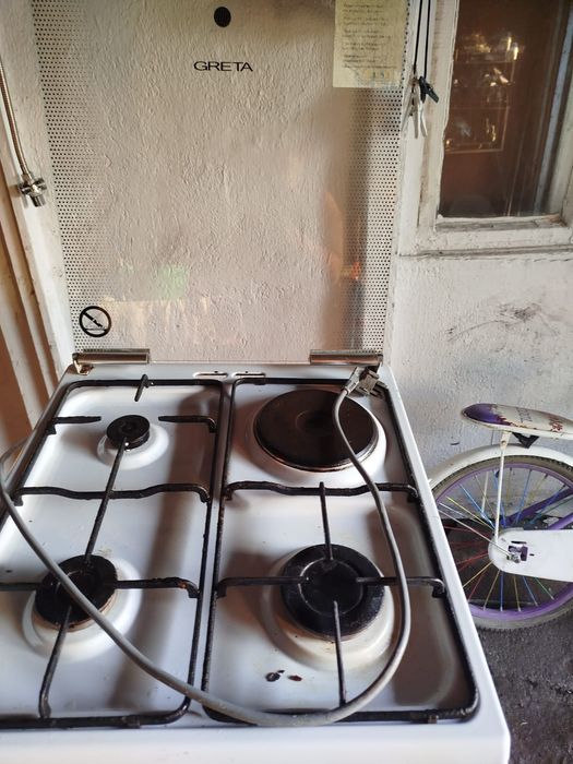 Продам газ плиту
