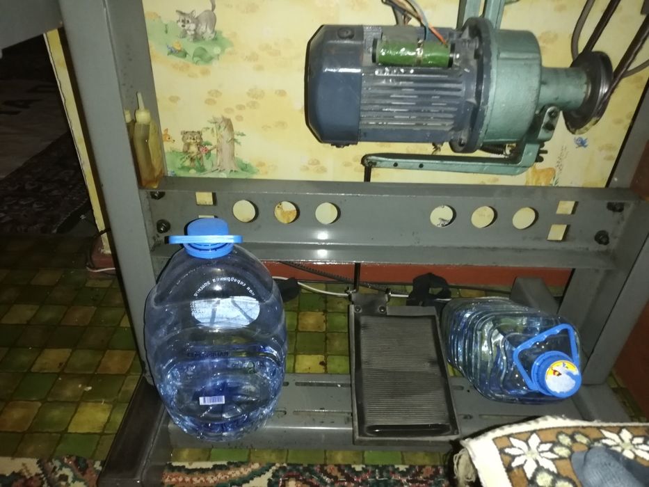 Продам швеиныи машина