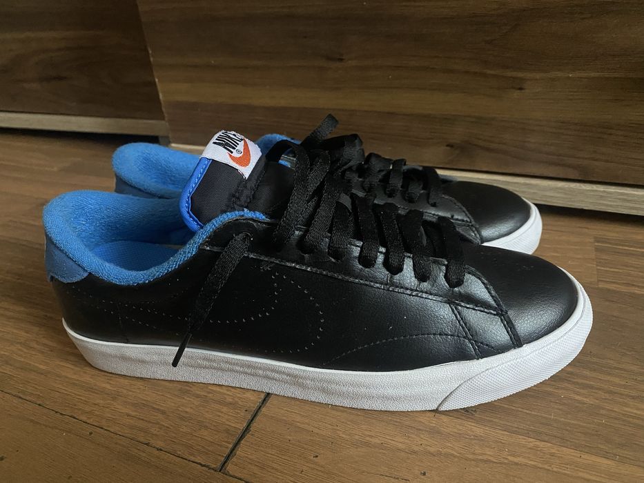 Adidasi Nike aprope noi