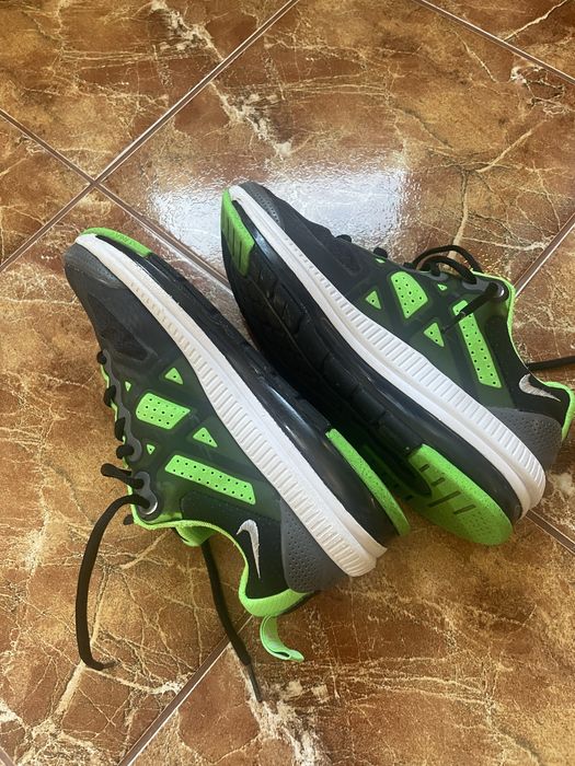 Маратонки Nike унисекс