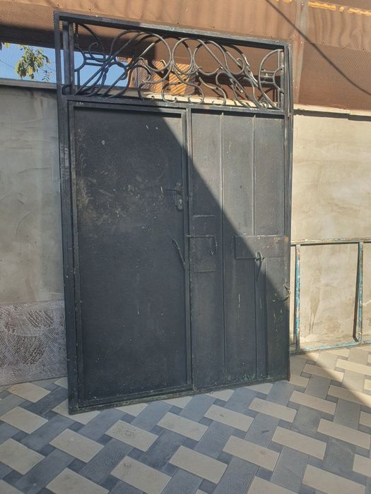Продам Ворота 250×326 с внутренней калиткой