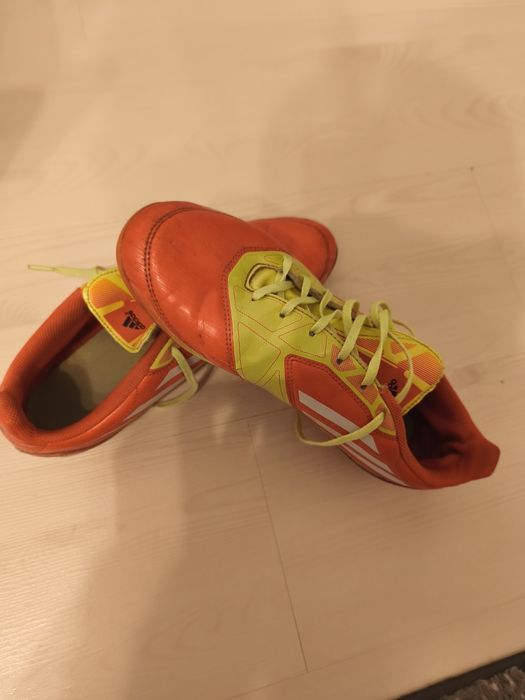 Ghete de fotbal Adidas F-50