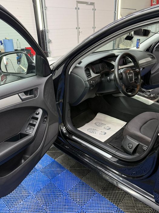 Audi A4 B8 • 2009 • Automată • S-line exterior • 320.000 km • 5000€