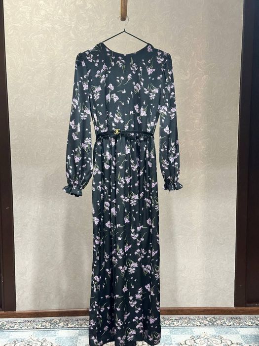 Черное атласное  платье