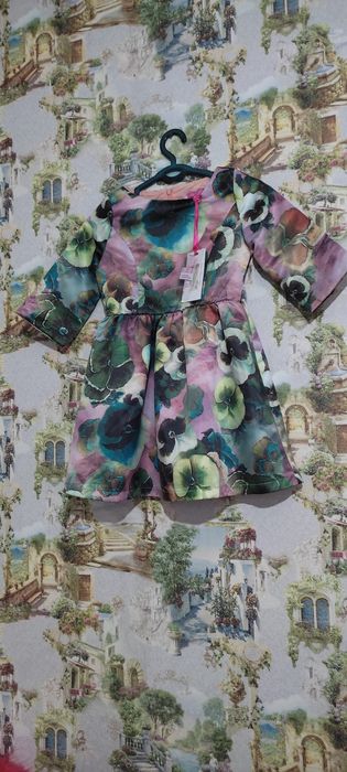 Новое  платье  на девочку