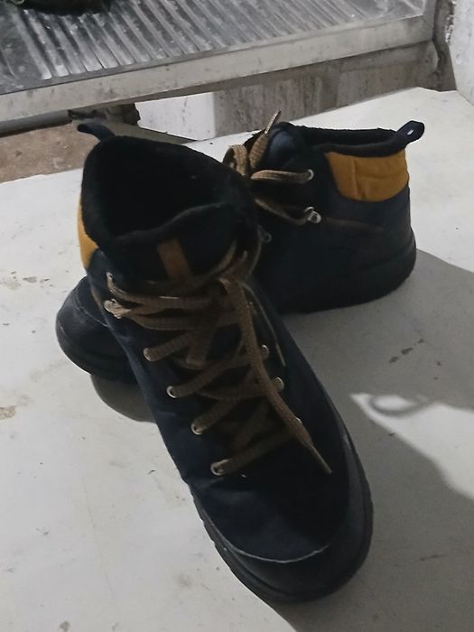 Vând adidas.gheata marimea 46