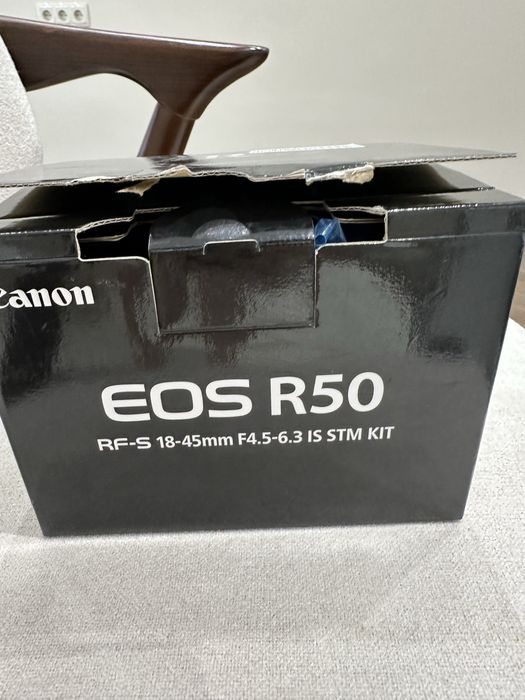Продаю абсолютно новый Canon EOS R50