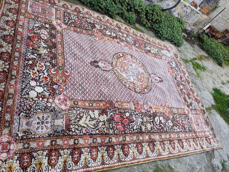 Голям персийски килим
