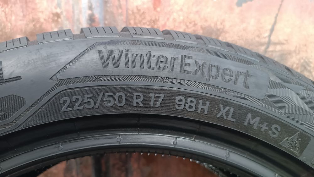 225/50/17 Uniroyal