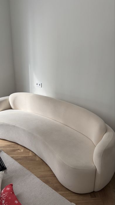 Диван бежевый (для офиса)