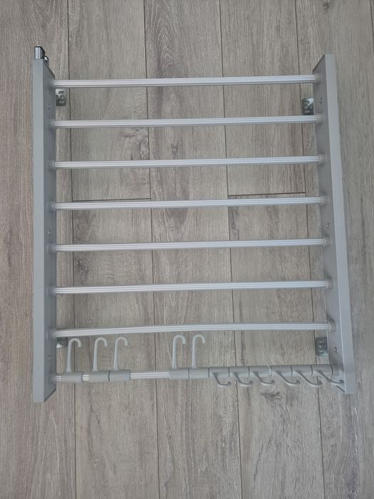 Suport extensibil pentru pantaloni.