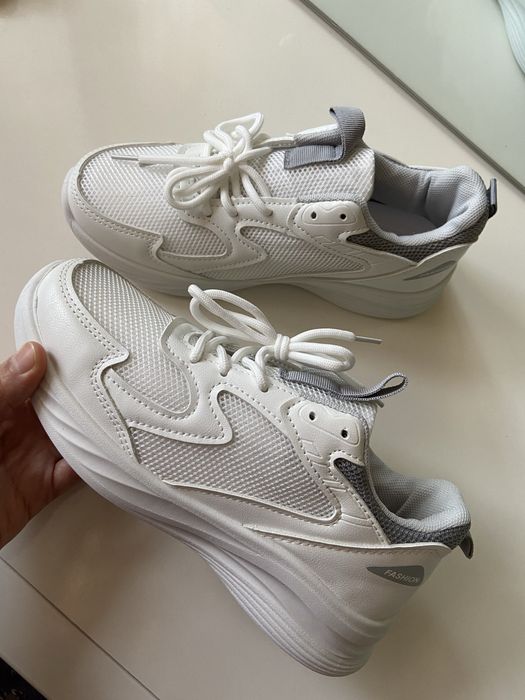 Кроссовка новый