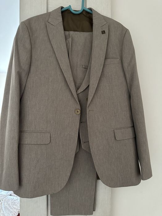 Продам костюм очень стильные