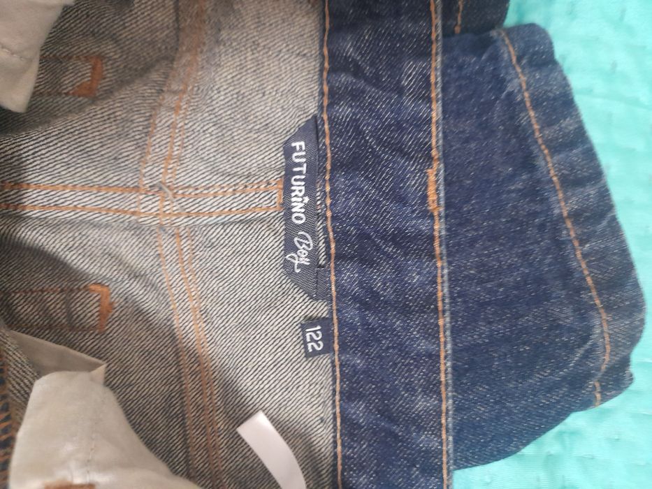 Продам джинсы на мальчика.