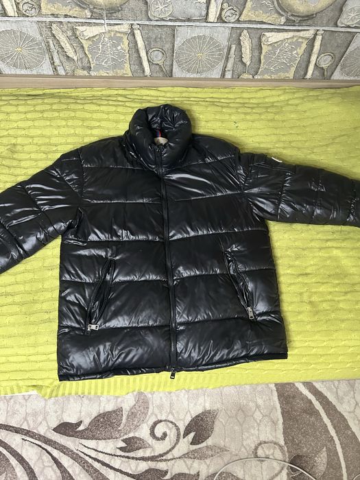 Продам Куртку Moncler