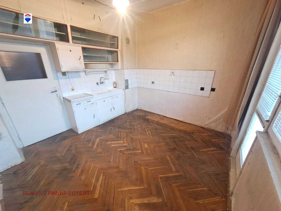Продава се Тристаен апартамент в Русе, Център - 92 кв.м за 1793 €/кв.м - Снимка #9