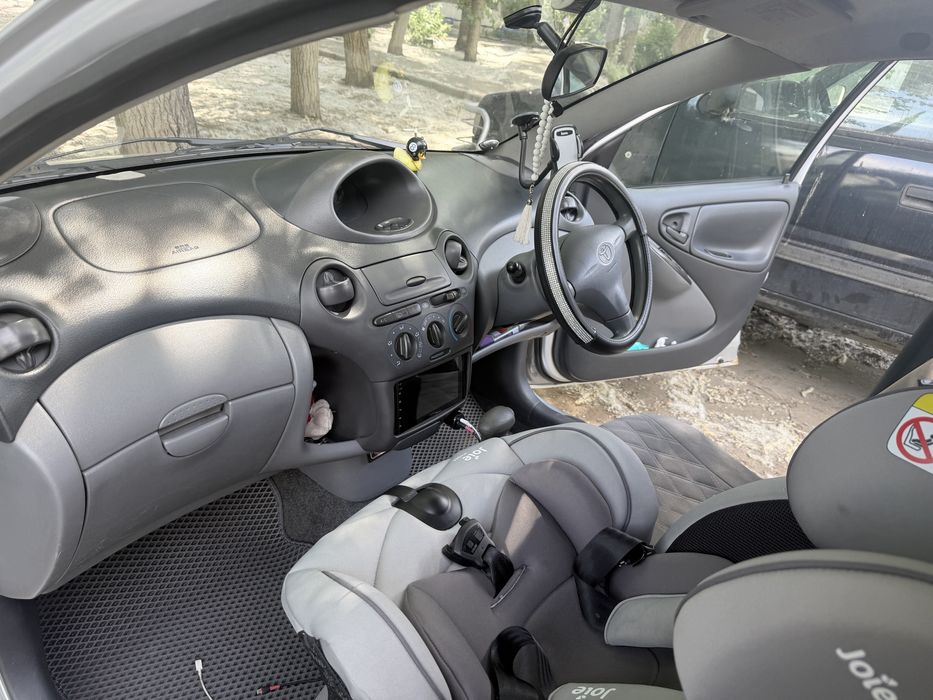 Toyota Vitz 2001